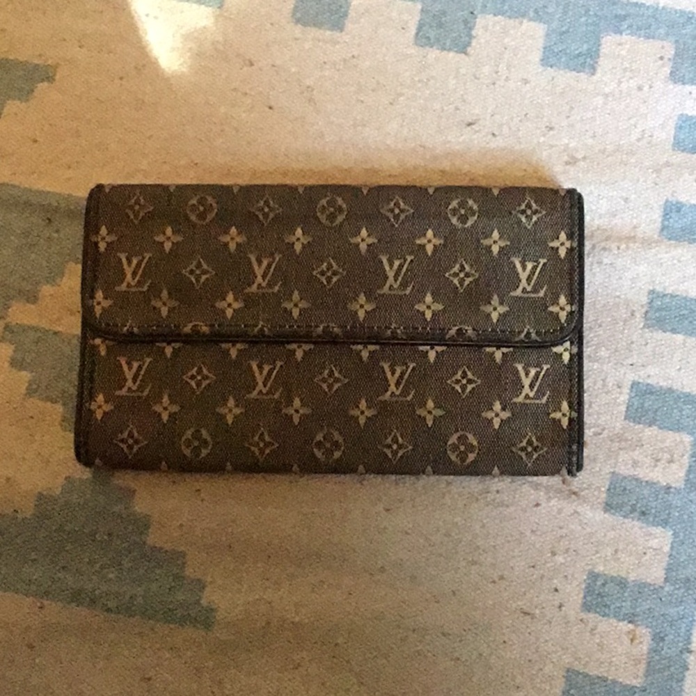 Louis Vuitton Sarah monogram wallet